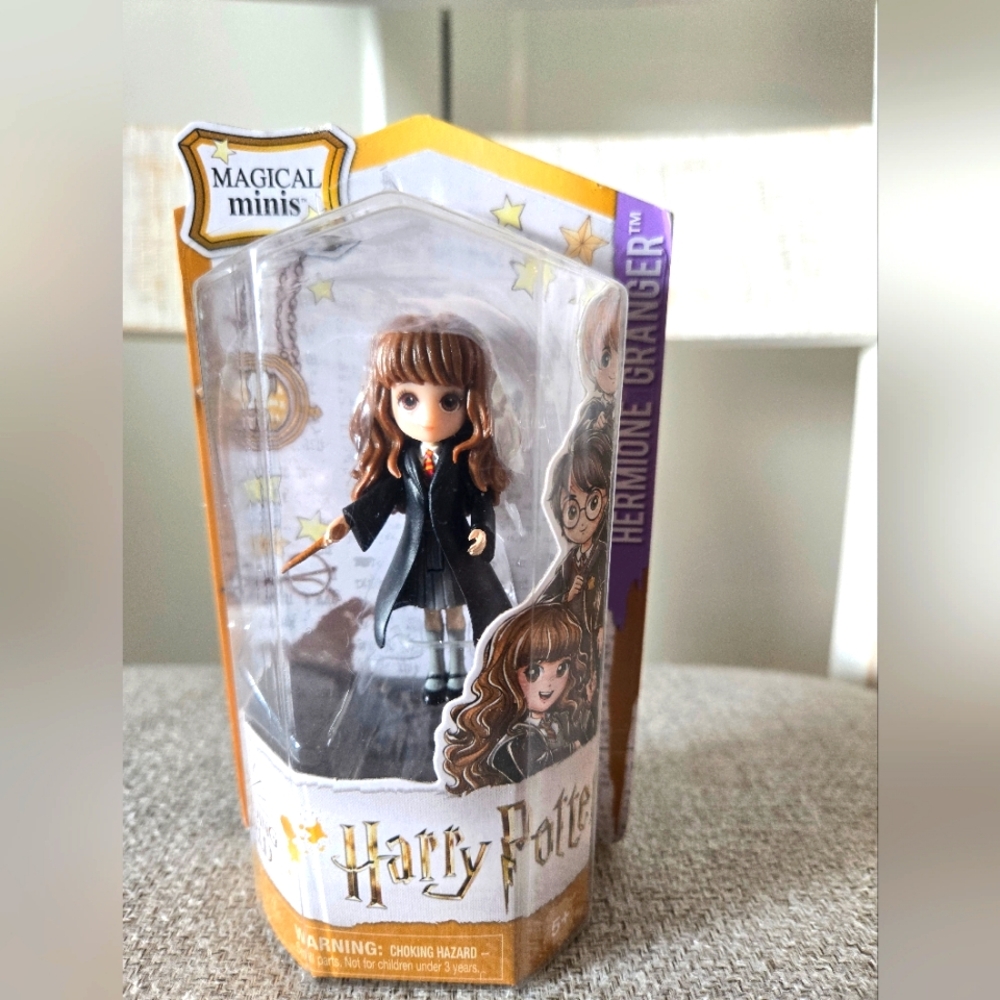NEW BNIB HARRY POTTER HERMIONE GRANGER Magical mini MINIATURE FIGURINE - Picture 1 of 4